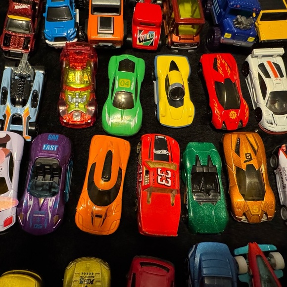 Lot of 40 Cars! Hotwheels, matchbox, trucks &more! Plus 3 helicopters!Great gift - Picture 3 of 12